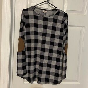 Betsy’s Boutique Grey CHECKERED BUFFALO PLAID Long Sleeve Shirt Lg? Euc